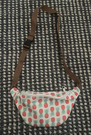 Pineapple Fanny pack with adjustable strap No flaws Never use Multiple thumbnail 1