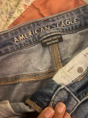 Hollister Jeans Ripped comfort stretch waist band mom jeans thumbnail 3