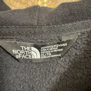 The North Face Black Metallic Gold Logo Pullover Hoodie Sweater XL thumbnail 4