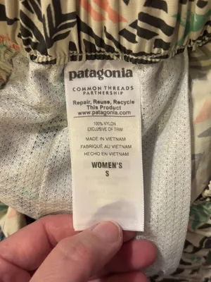 Patagonia women’s Barely Baggies Shorts sz S thumbnail 4