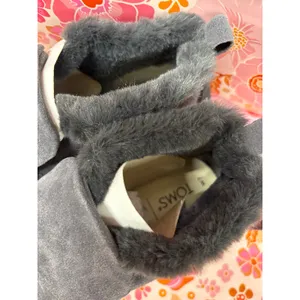Toms Sz 7 Paxton Dark Gray Suede Faux Fur Lined Mid Top Slip On Sneaker Boots thumbnail 4