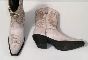 New NWT Womens 7 Ariat Goldie Boot Western Distressed White Leather Short Pretty thumbnail 1