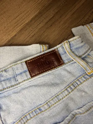 Hollister High-Rise Straight Jeans thumbnail 2
