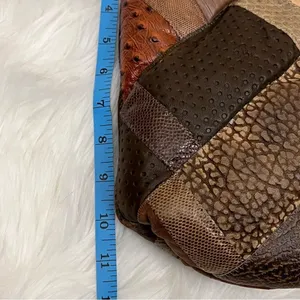Opulent Containers Vintage 90’s/Y2K Patchwork Leather Embossed Purse Brown thumbnail 8