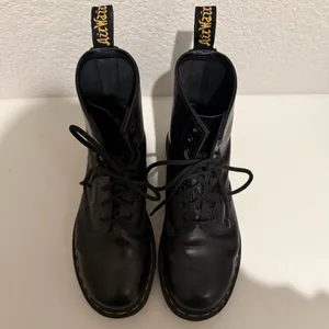 Dr. Martens Docs 1460 Smooth Black Leather Ankle Boots 11822 Size US 7 / EU 38 thumbnail 4
