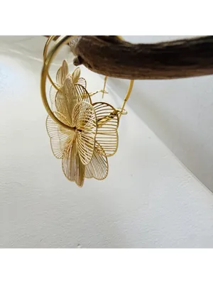 Anthropologie Gold plated hollow floral wire hoop earrings Large Vintage Style Womens Jewelry thumbnail 9