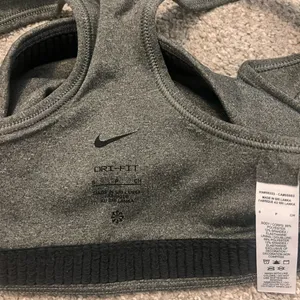 Nike Sports bra thumbnail 3
