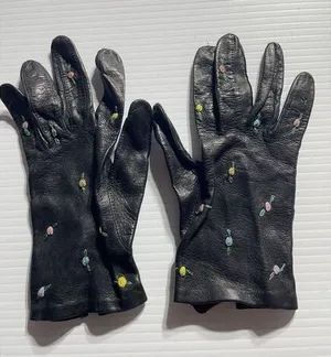 Vintage Ladies‎ Gloves Leather w/Embroided Flowers, Black thumbnail 1