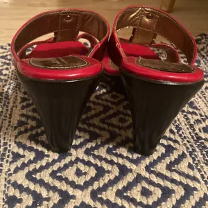 Little Red Heels thumbnail 6