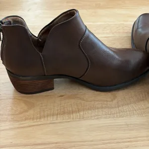 New With Box BOC Lucy‎ Zip-Up ankle Bootie Heeled shoes sz 7 Brown Casual thumbnail 5