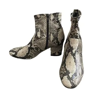 Time and Tru Memory Foam size 7.5 Women's Mid Boot Snake‎ Print thumbnail 1