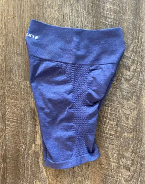Alphalete Seamless Shorts 7” Inseam Size Small comet / Purple thumbnail 3