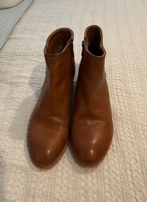 Frye Women's Brown Leather Ankle Boots Size 8.5 B thumbnail 1