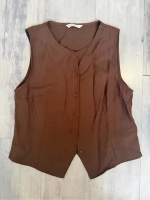 stradivarius Sleeveless Button-Front Top in Chocolate Brown thumbnail 1