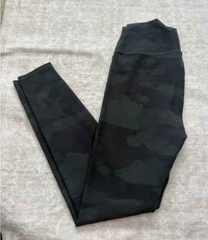 Alo Camo High-Waisted Yoga Vapor Leggings thumbnail 1