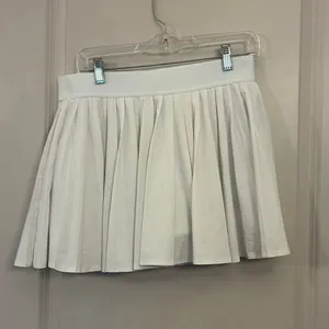 TNA Aritzia pleated tennis skirt women’s size large thumbnail 3