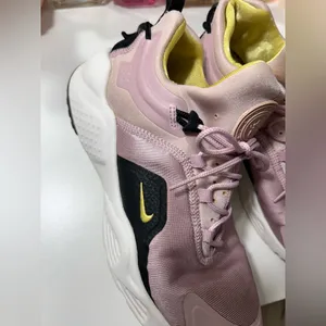 Nike Air Huarache City Move Plum Chalk Running Shoes AO3172-500 Women's Size 7 thumbnail 3