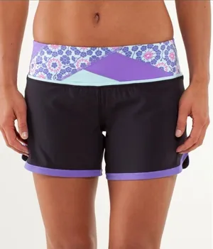 Lululemon Groovy Run shorts in Black Power Purple Flora Run Speed‎ Short Size 6 thumbnail 1