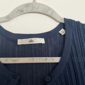 Alo Yoga Sweater Sunlit Cardigan Navy L thumbnail 3