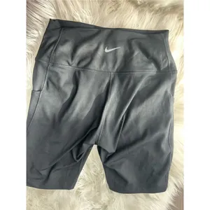 Nike women’s shorts with pockets size medium NWT workout attire shorts thumbnail 2