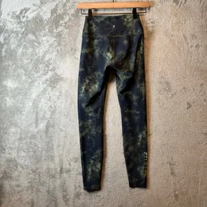 Peloton‎ Women’s Size Small Tie Dye Reversible Leggings Black Green thumbnail 2