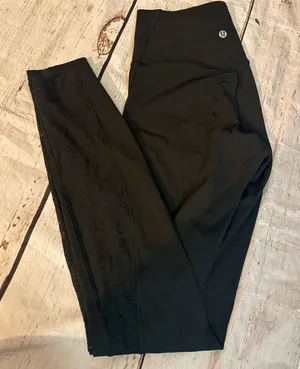 Lululemon women’s black floral mesh panel up side of leg size 6 like new thumbnail 1