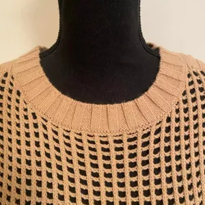 Tan crochet knit sweater with openwork pattern, size M Short sleeve Layer Size M thumbnail 3