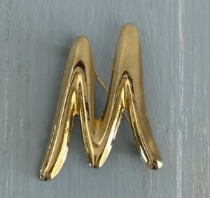 Awesome Vintage Brooch Initial M Or W Shiny Gold Tone Metal thumbnail 4