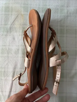 Olukai U’I KO’OWomen’s Metallic Strappy Toe-Loop Sandals - Rose Gold thumbnail 4