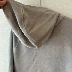 The North Face Size Large Women’s Full Zip Grey Hoodie thumbnail 8