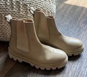 Koio Chelsea Boots Size 7 thumbnail 1