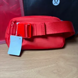 Lululemon Everywhere Belt Bag. Authentic NWT 1L Rare Color: Hot Heat thumbnail 4