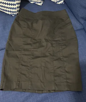 H&M Black midi skirt with stretchy waistband. Size US6 #skirt thumbnail 1