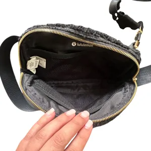 LULULEMON Everywhere Fleece‎ Belt Bag Black thumbnail 5