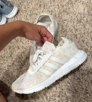 Adidas Shoes women’s  thumbnail 1