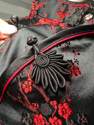 Authentic Chinese Qipao/Cheongsam Dress 🇨🇳 Black & Red Floral | Purchased in China thumbnail 7