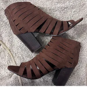 Carlos Santana Polly Suede Cutout Peep Toe Ankle Booties Heel Women‎ Size 8M Zip thumbnail 9