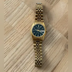 Seiko SQ Presidential Vintage Ladies Watch Black Dial Gold Plated Case Bracelet thumbnail 7