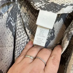 H&M Snake Print‎ Gray and Cream Satin Midi Slip Spaghetti Strap Dress Sz S thumbnail 8