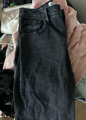 Abercrombie Ultra High-Rise 90s Straight thumbnail 1