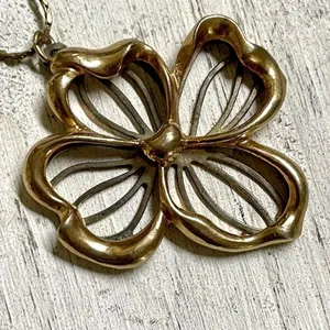 Avon vintage dogwood flower silver and gold tone pendant necklace thumbnail 4
