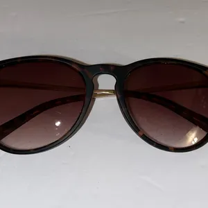 Faded Glory Tortoiseshell Sunglasses with Brown Lenses thumbnail 4