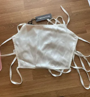 Pretty Little Thing NWT Satin Backless Strappy Crop Top thumbnail 3