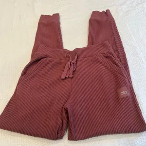 Alo Yoga Muse Sweatpants Dark Mauve XS women thumbnail 4