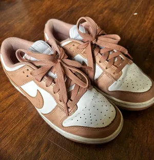 Pink Nike Dunks thumbnail 1