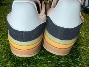 Adidas 8.5 women. Black and white. Triple stacks thumbnail 4