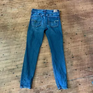 American Eagle distressed hi-rise size 6 stretchy jeggings thumbnail 3
