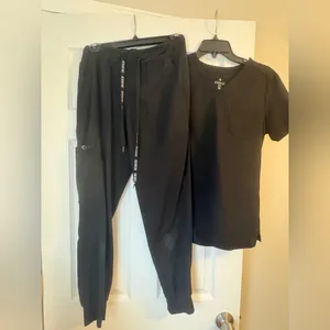 Med Couture Black Scrub Jogger Pants with V-Neck Top Set thumbnail 3