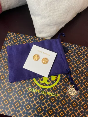 Tory Burch MILGRAIN LOGO HEX Gold tone PLATED STUD EARRINGS NWT in dust bag thumbnail 2