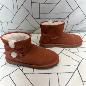 Koolaburra by UGG Victoria Mini Boot Size 9 Burnt Henna Suede Bow 1114731‎ thumbnail 2